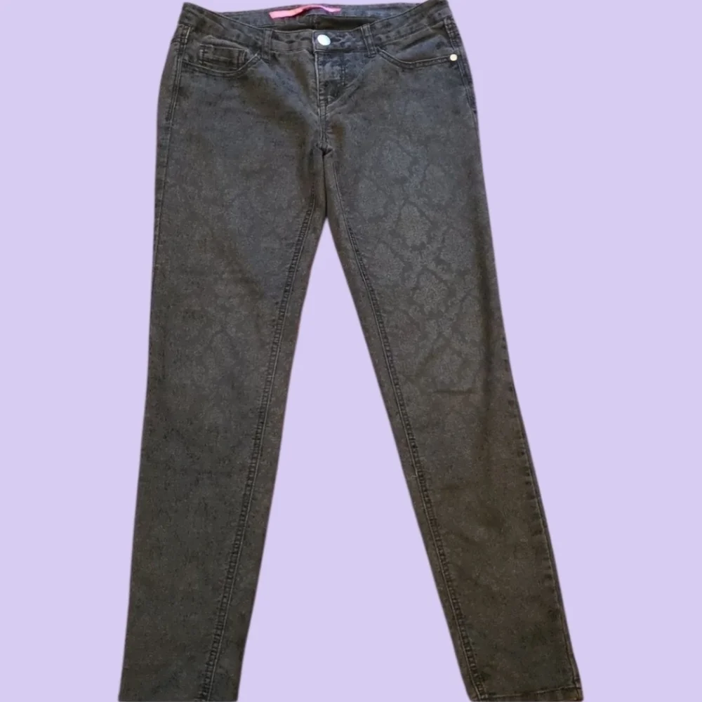 Vintage Tinseltown Black Damask Patterned Skinny Jeans. Size 9